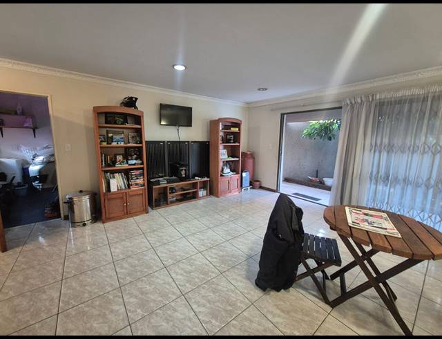 3 BEDROOM TOWNHOUSE FOR SALE IN VANDERBIJLPARK SE 3